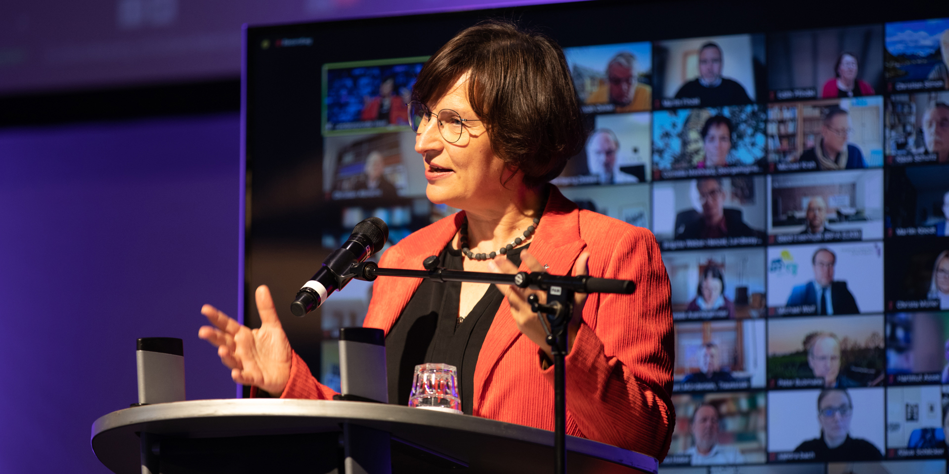 Bildrechte: elkb/mck Kommt%20her%C3%BCber%20und%20teilt%20euren%20Schatz%20mit%20uns%21