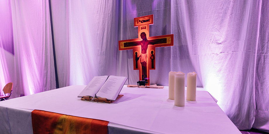 Er%C3%B6ffnungsgottesdienst%20beginnt