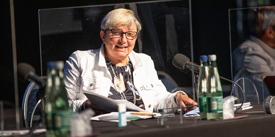 Die%20Alterspr%C3%A4sidentin%20%C3%BCbernimmt%20die%20Leitung