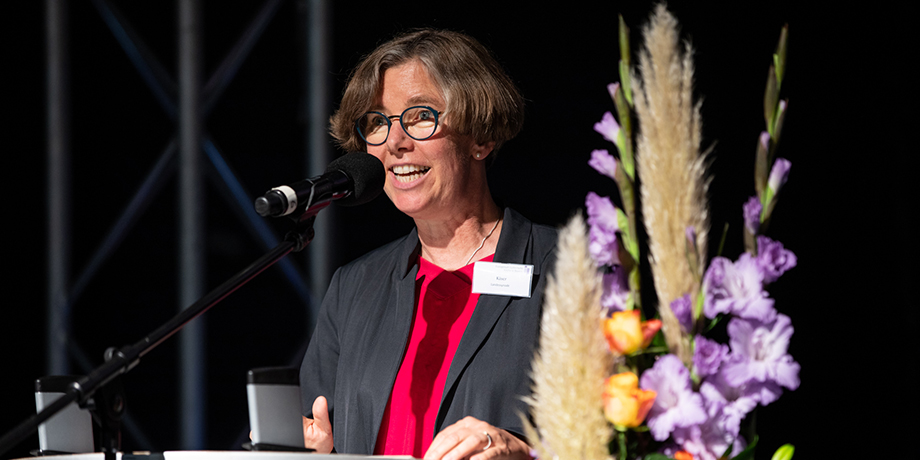 Alle%20Glieder%20des%20Leibes%20Kirche%20%22wecken%22