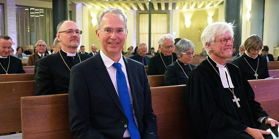 V%C3%B6llig%20%C3%BCberw%C3%A4ltigt