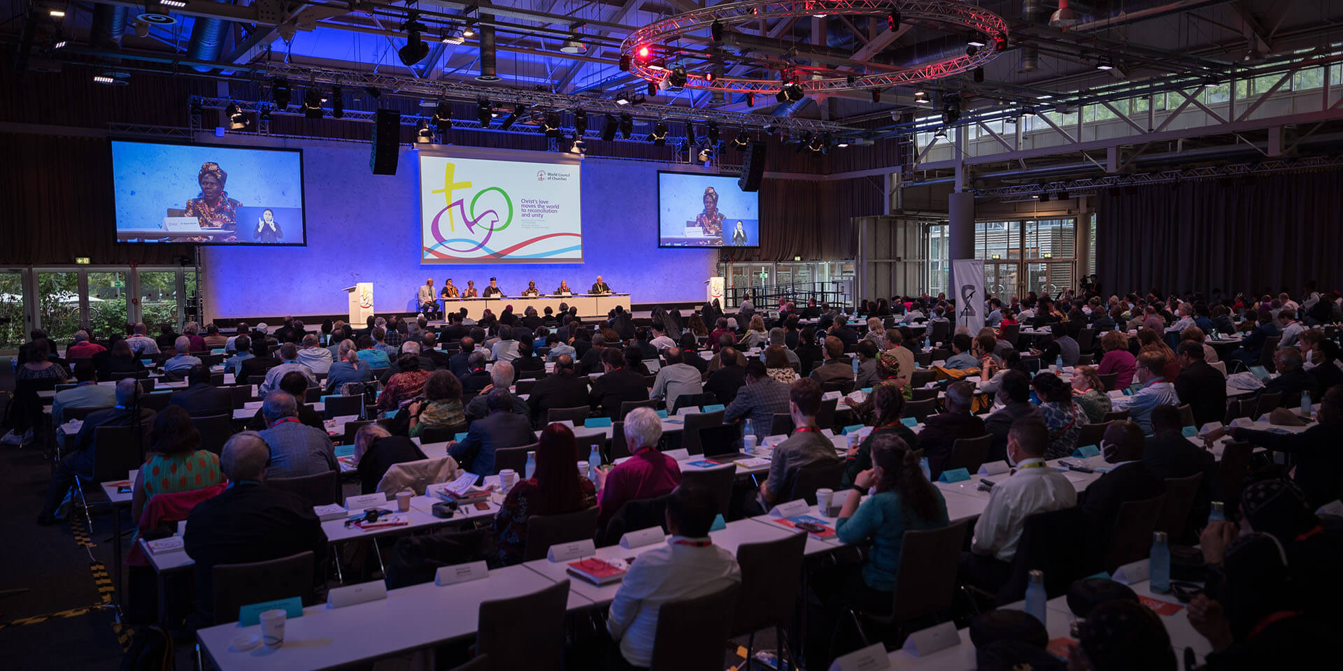 %22H%C3%B6ren%20Sie%20den%20jungen%20Menschen%20zu%21%22