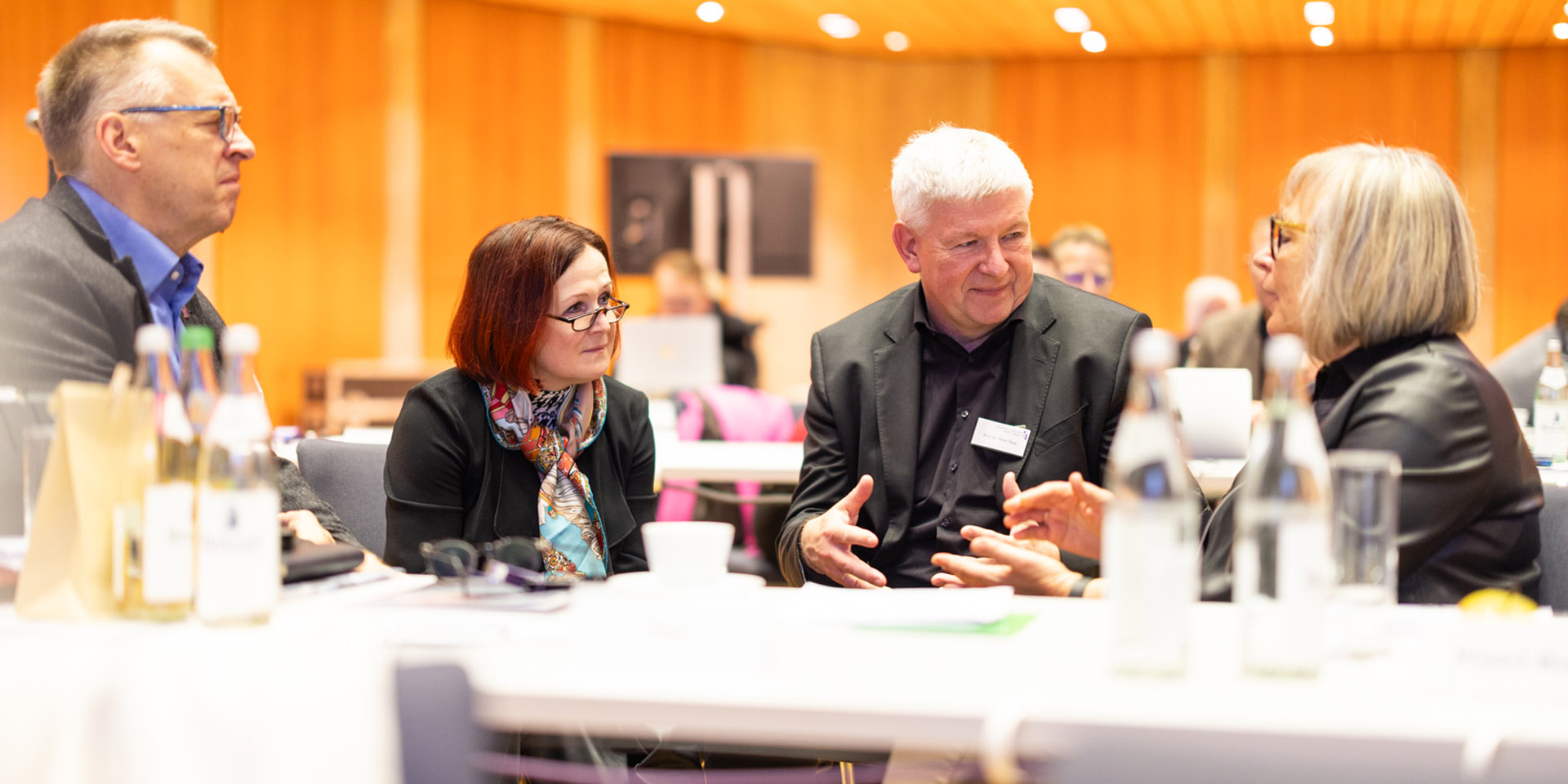 Bildrechte: MCK Synodale%20im%20Austausch