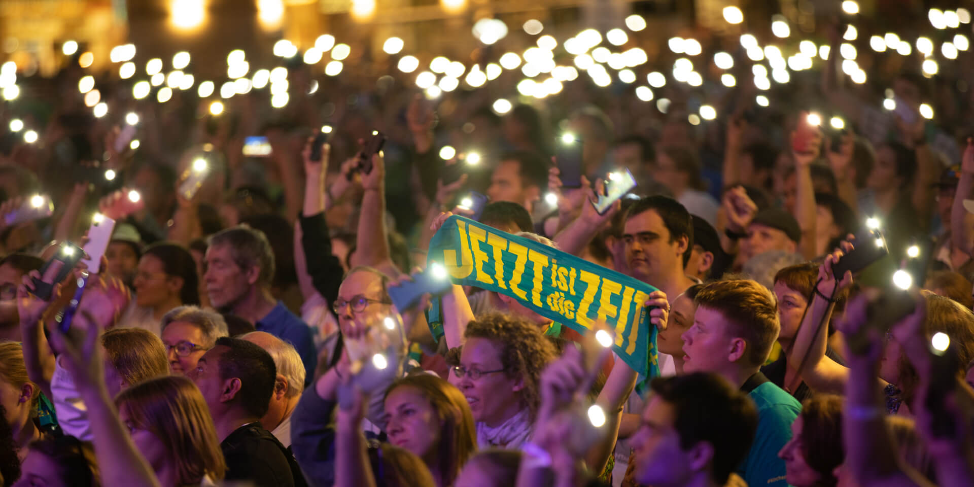 Kerzenmeer%20beim%20Abendsegen%20auf%20dem%20Hauptmarkt