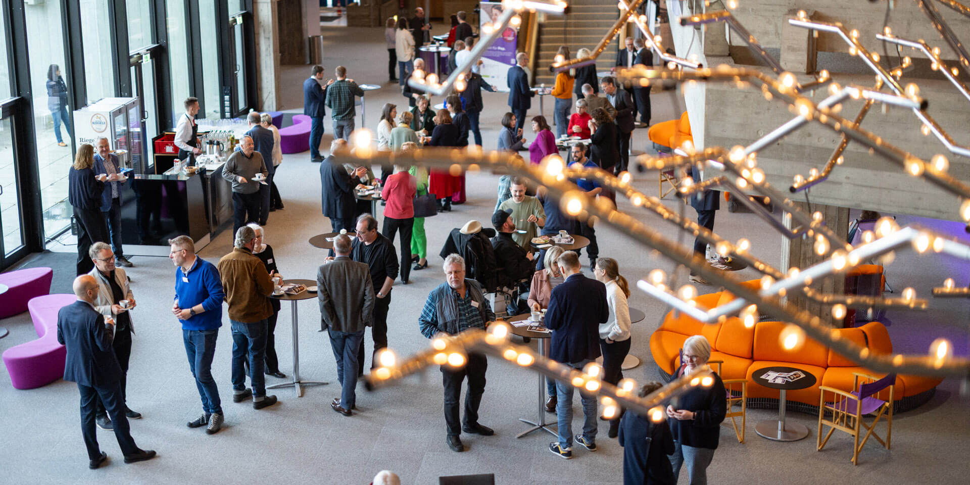 Bildrechte: ELKB/MCK Abendberatung%20in%20den%20Arbeitskreisen