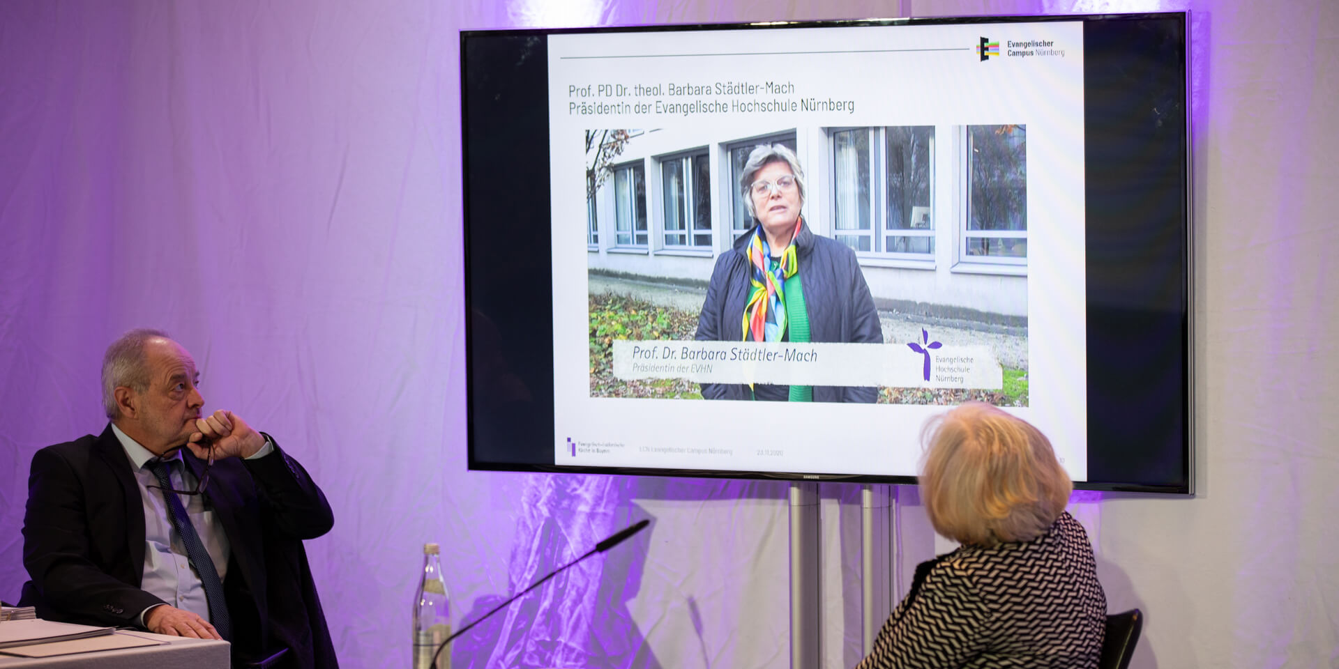 Mehr%20als%202.000%20junge%20Menschen%20in%20einem%20Geb%C3%A4ude