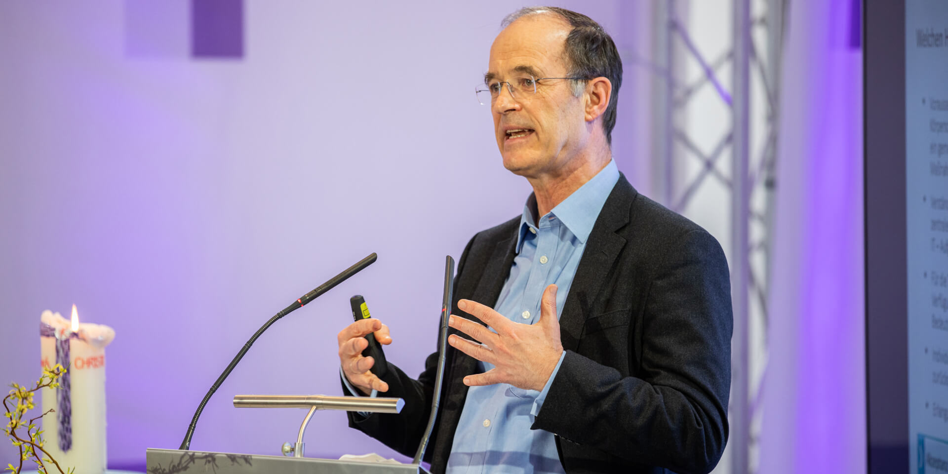 Bildrechte: elkb/mck Entwicklung%20des%20Bereichs%20IT%20und%20Digitalstrategie