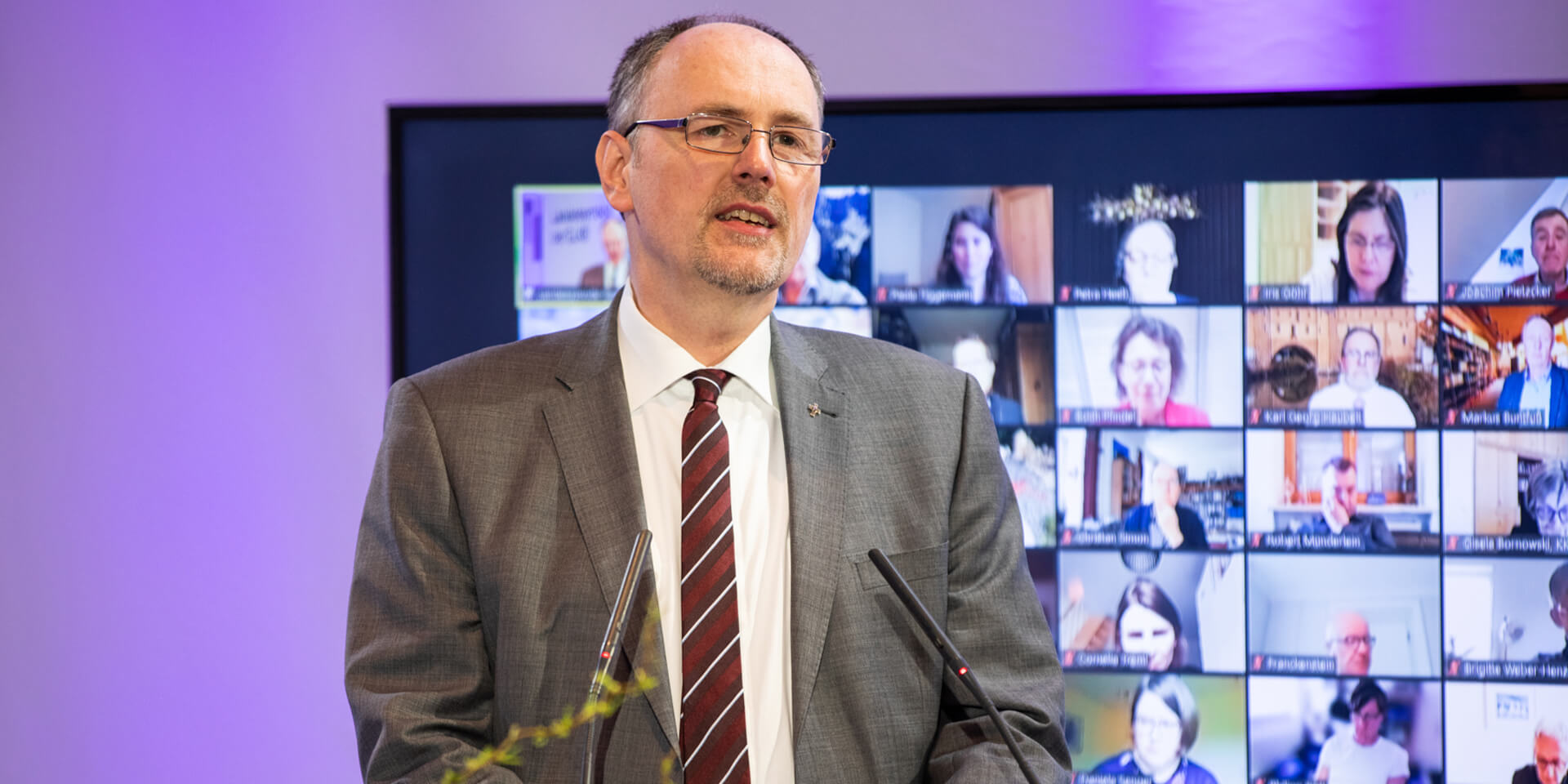 Bildrechte: elkb/mck Einbringung%20der%20Landesstellenplanung%202020