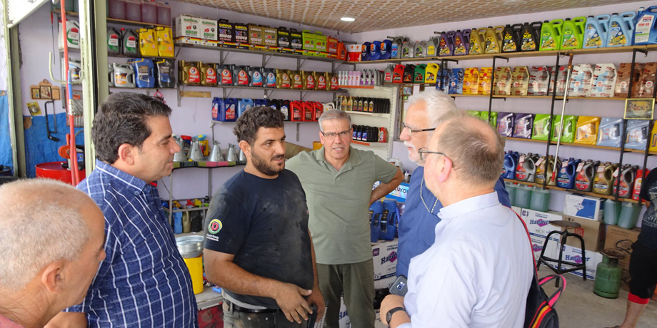 Bildrechte: Michael Martin Karakosch%3A%20Im%20Gespr%C3%A4ch%20mit%20Einwohnern