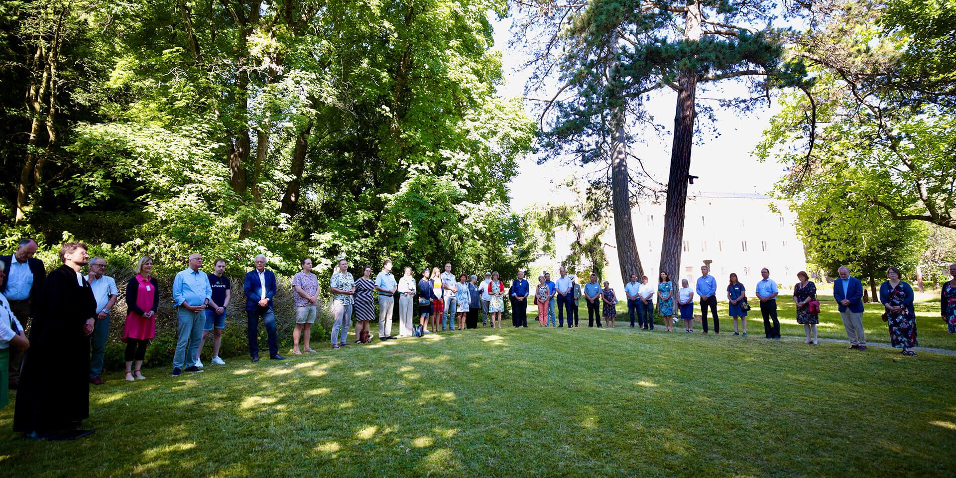 Bildrechte: elkb/mölkner-kappl Gottesdienst%20im%20schattigen%20Gr%C3%BCn