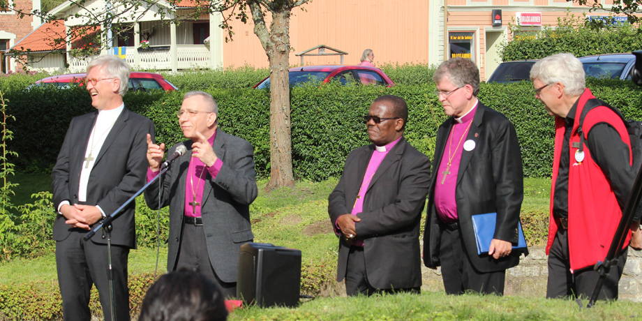 %22Walking%20to%20Emmaus%22