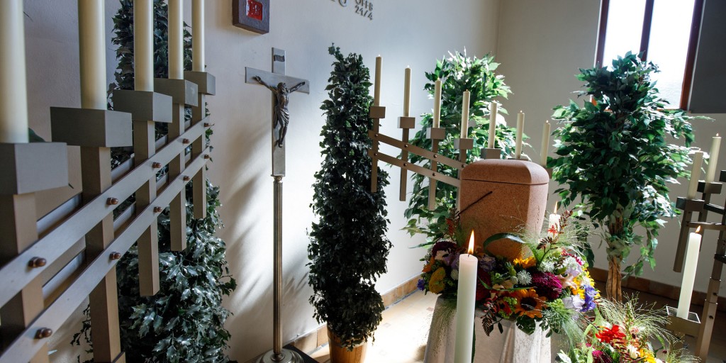 Feuerbestattung%2FEin%C3%A4scherung