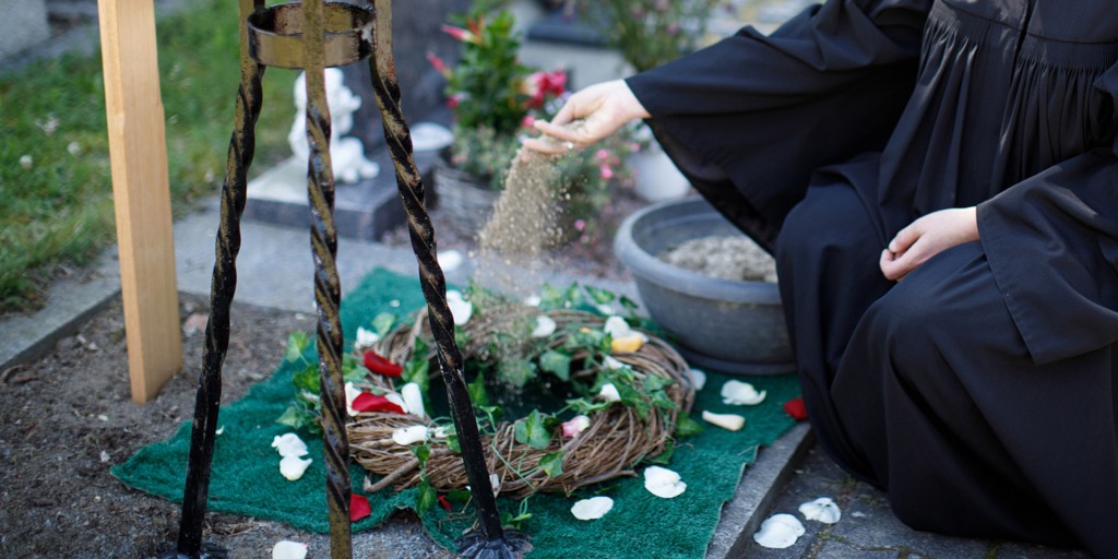 Feuerbestattung%2FEin%C3%A4scherung