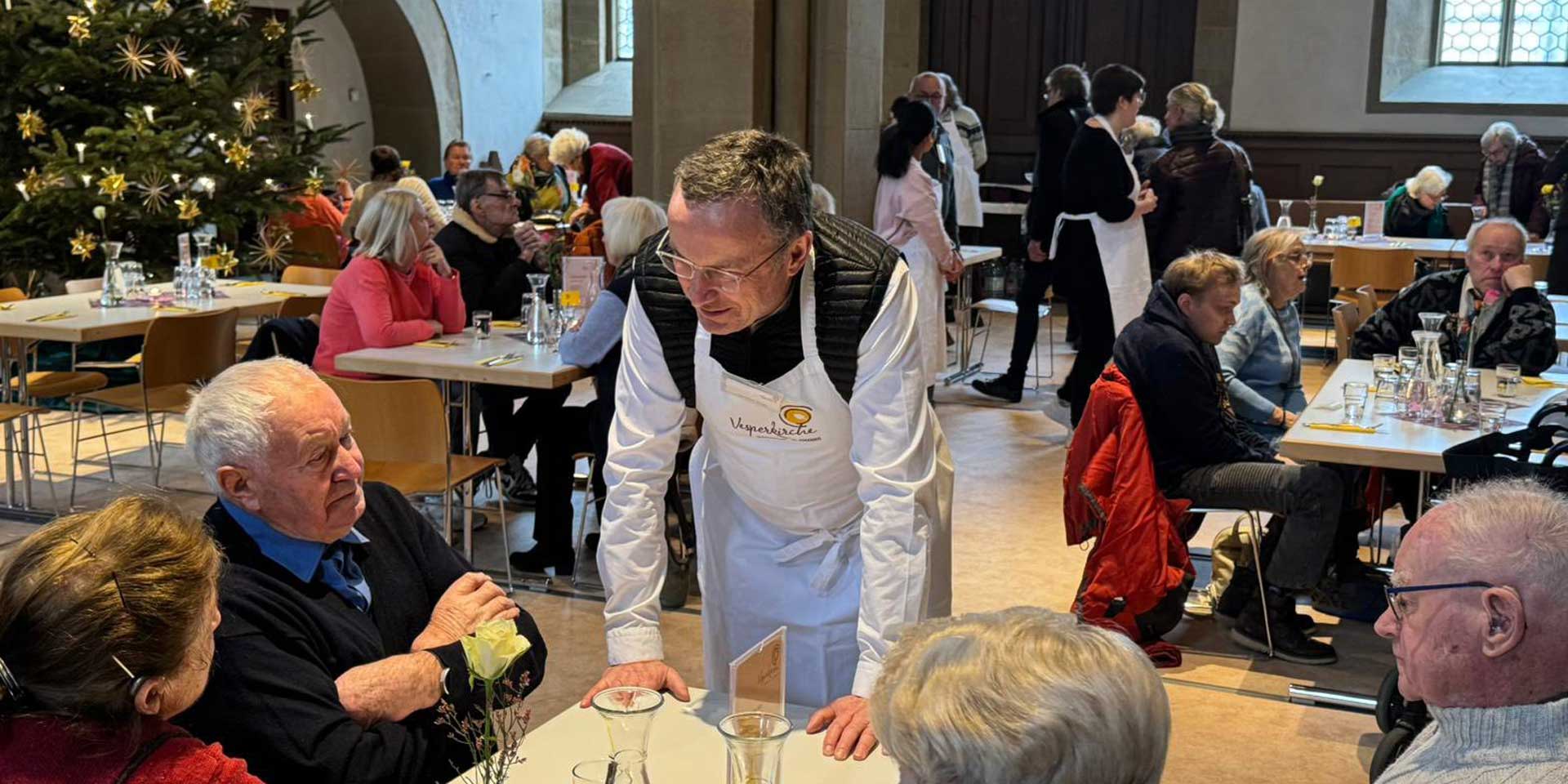 Liebevoll%20gedeckte%20Tische