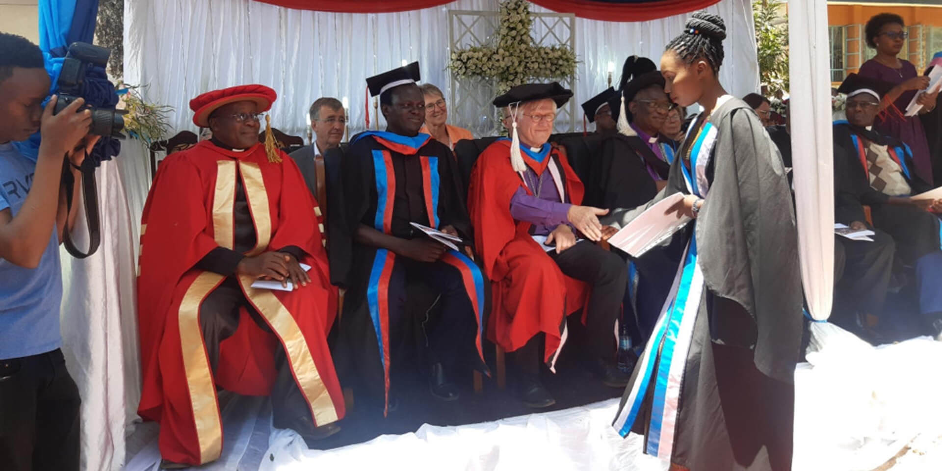 Zeugnis%C3%BCbergabe