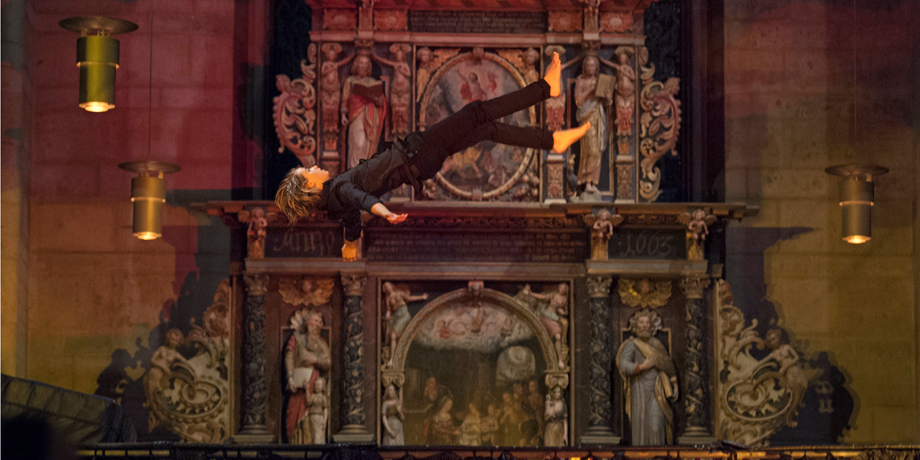 Die%20Kirche%20als%20Manege