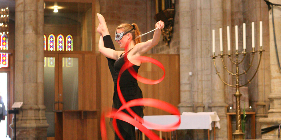 Die%20Kirche%20als%20B%C3%BChne