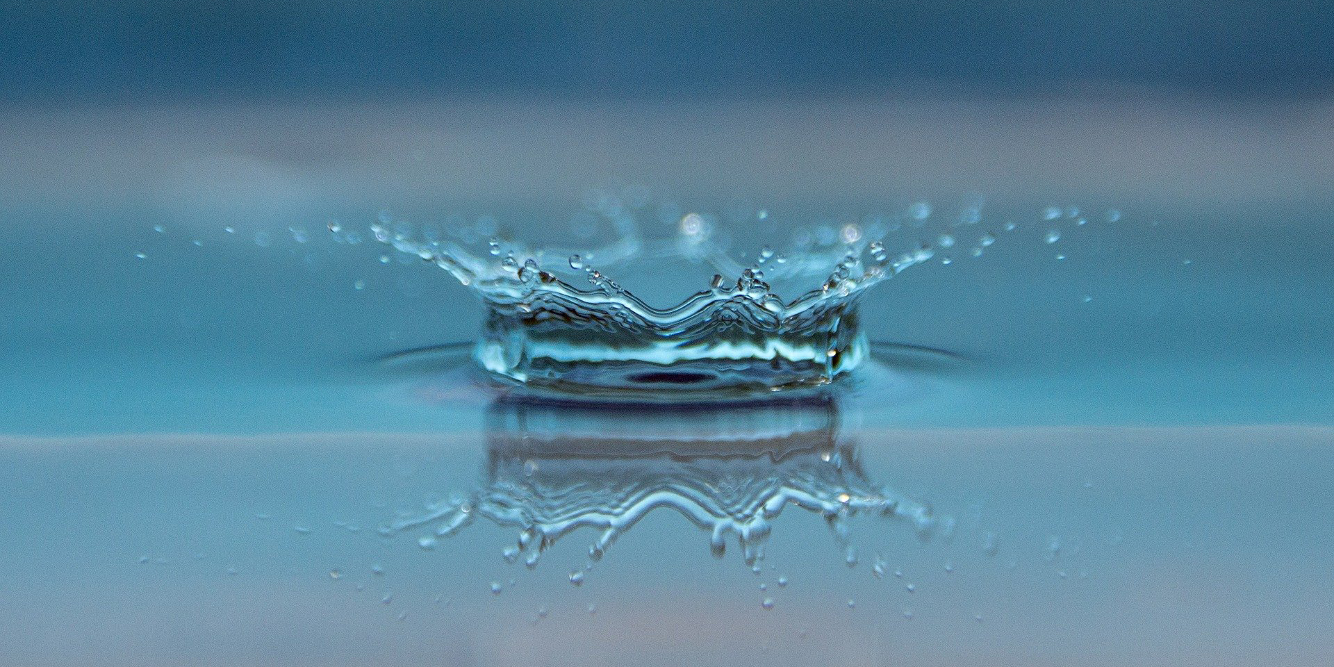 Ins%20Wasser%20f%C3%A4llt%20ein%20Stein